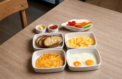 Paga $10.80: Desayuno Clásico o Pancakes