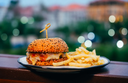 Paga $20: Entrada al Museo BEC y Hamburguesa