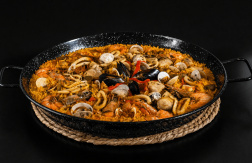 Desde $19.80: Paella de carne o mariscos