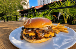 Paga $20: Hamburguesas, Pintas, Cócteles y Más