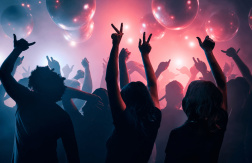 Desde $26: Cena Buffet Bailable