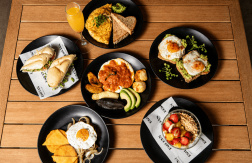 Paga $27: Brunch Dominical