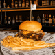 Paga $10: Burgers, Alitas y Cervezas thumbnail 3