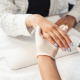 Paga $22: Manicura con Rubber Gel thumbnail 1