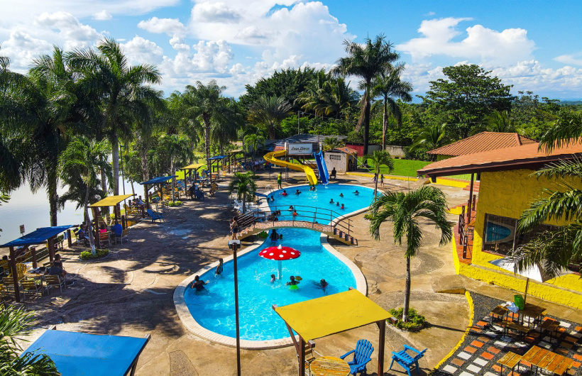 Paga $68: Estadía en Resort en Santiago