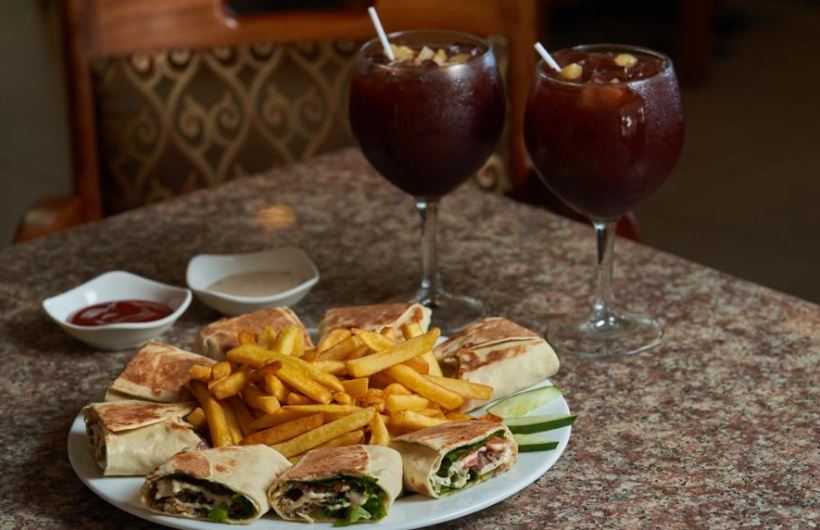 Paga $14: Shawarmas con Papas y Sangría