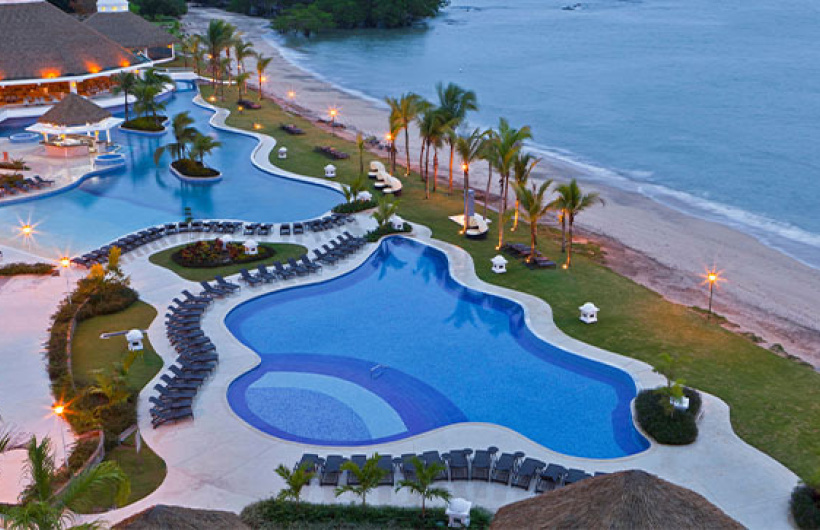 Desde $29: Pasadía con Piscina y Playa