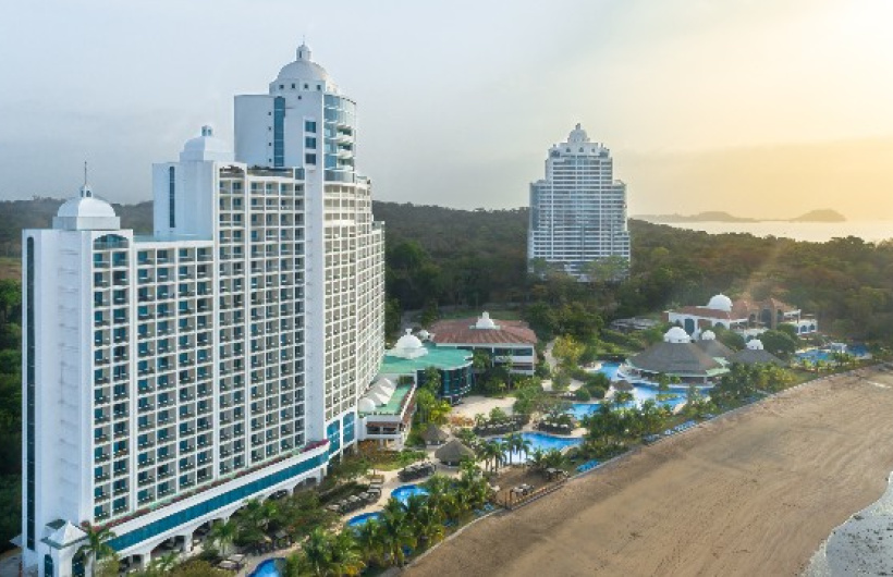 Desde $29: Pasadía con Piscina y Playa