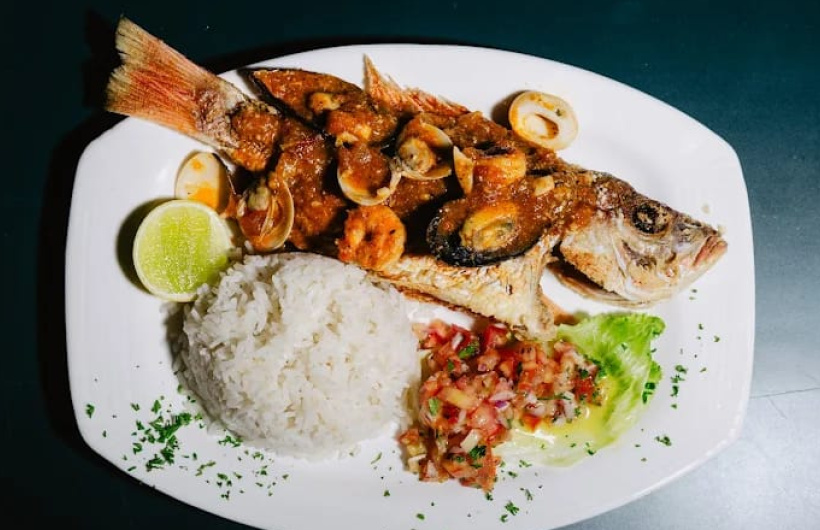 Paga $10: Mariscos, Carnes y Hamburguesas