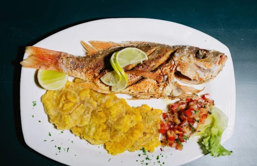 Paga $10: Mariscos, Carnes y Hamburguesas