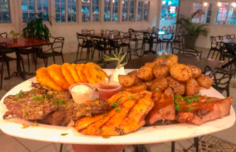 Paga $20: Carnes importadas, Mariscos y Cócteles