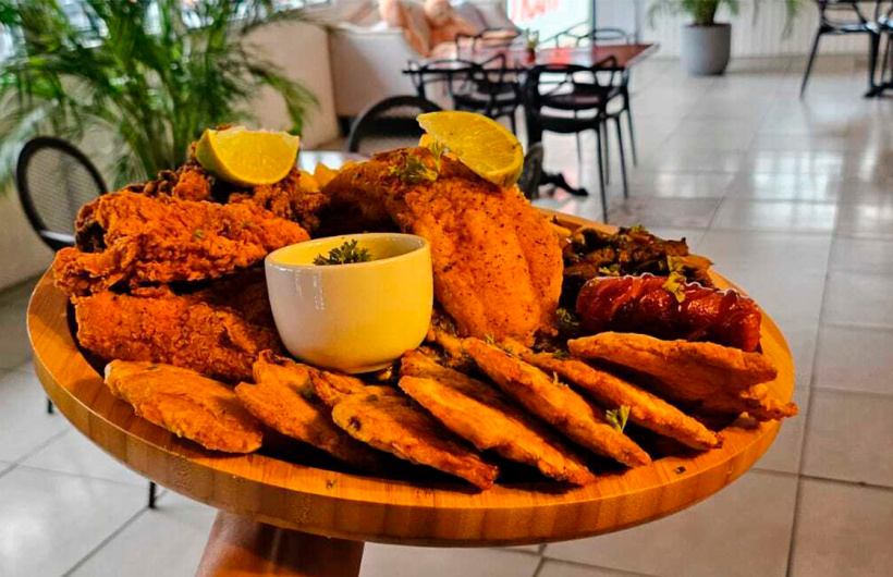 Paga $20: Carnes importadas, Mariscos y Cócteles