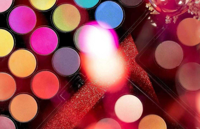 Desde $19.99: Taller de Automaquillaje o Maquillaje