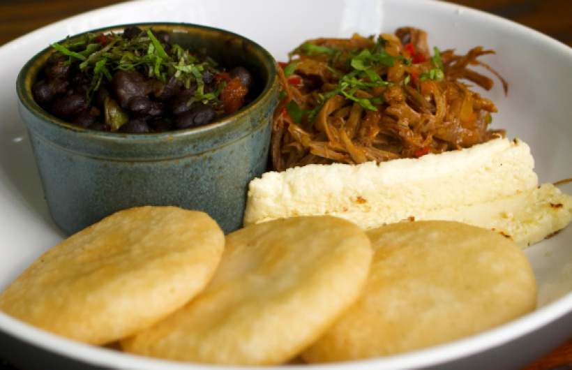 Paga $10: Desayunos, Almuerzos, Bebidas y Más