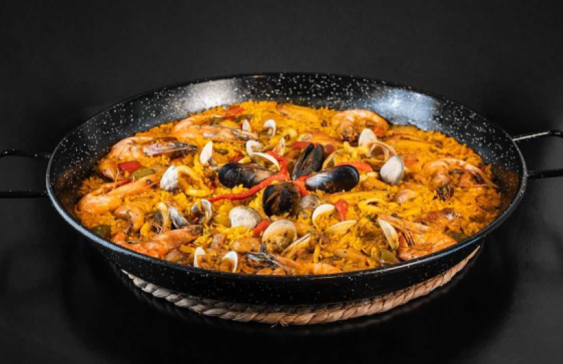 Desde $14: Paella de carne o mariscos
