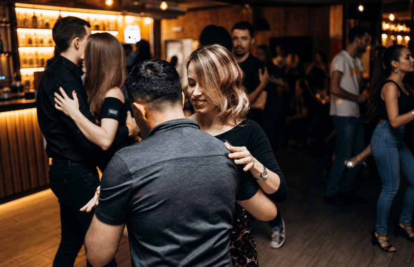 Desde $20: Entrada a la "Noche Latina Bailable"