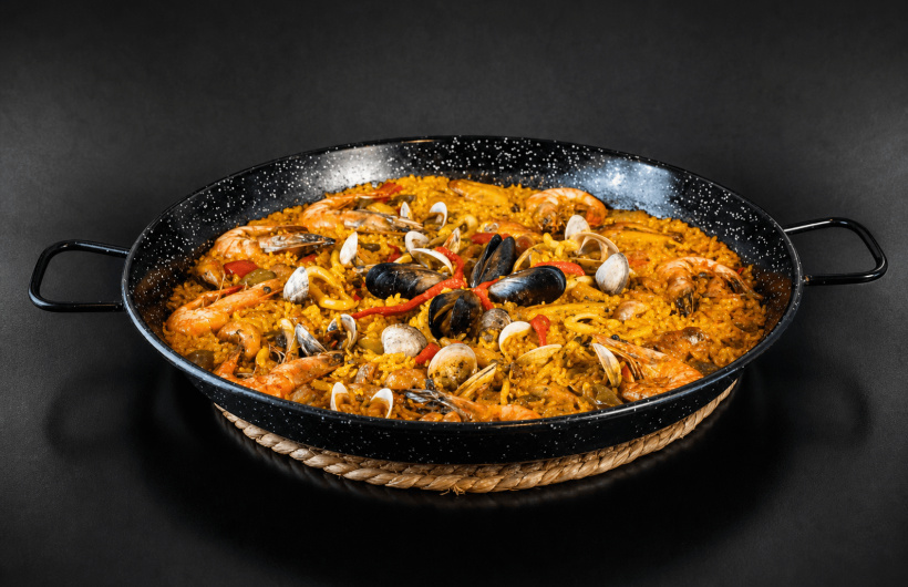 Desde $19.80: Paella de carne o mariscos