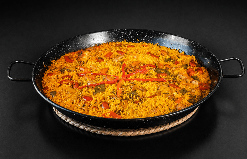 Desde $19.80: Paella de carne o mariscos