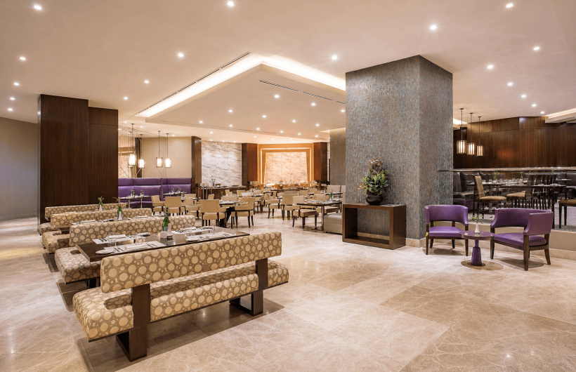 Paga $33.70: Buffet BBQ con open bar