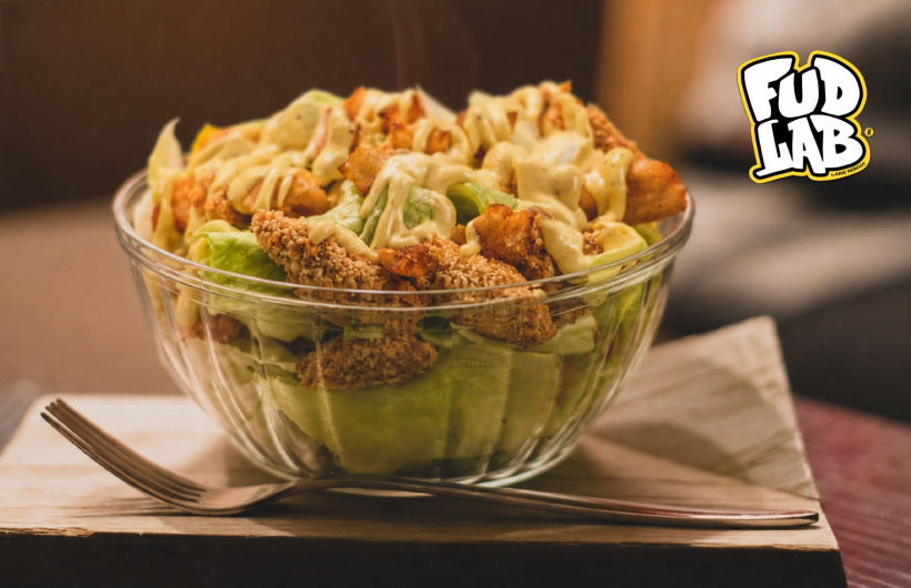 Paga $6: Crispy Chicken Caesar Salad