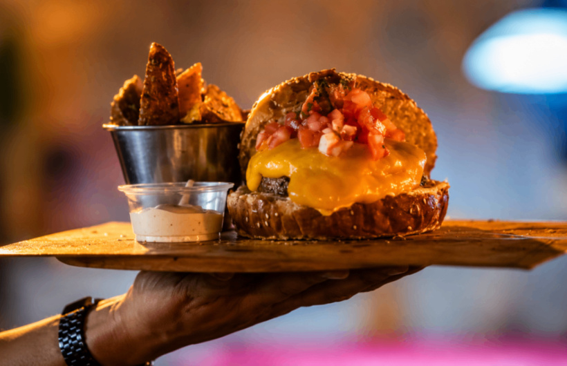 Desde $24.50: Burgers a elegir de cualquiera del menú