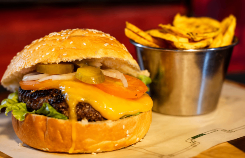 Desde $24.50: Burgers a elegir de cualquiera del menú