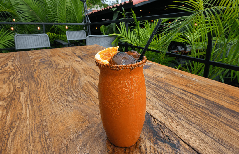 Paga $20: Hamburguesas, Pintas, Cócteles y Más