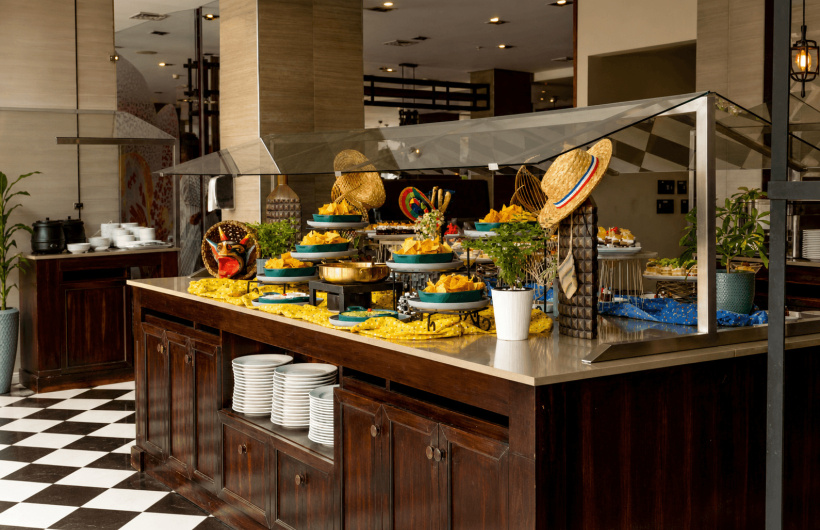 Paga $19: Almuerzo Buffet Internacional