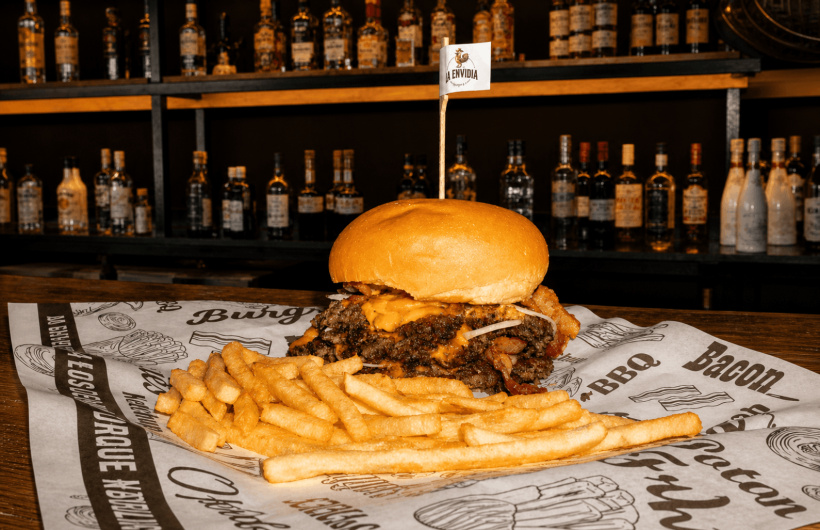 Paga $10: Burgers, Alitas y Cervezas