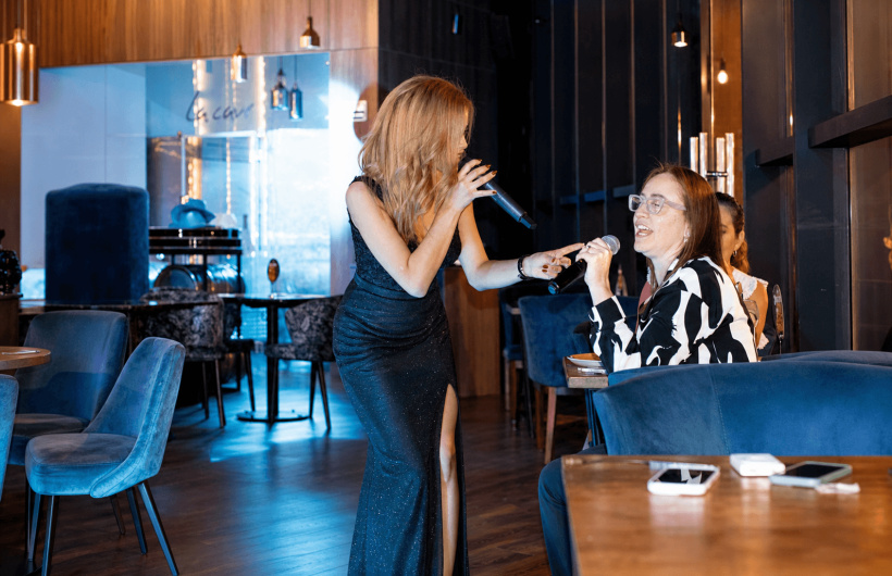 Desde $12: Buffet + Karaoke