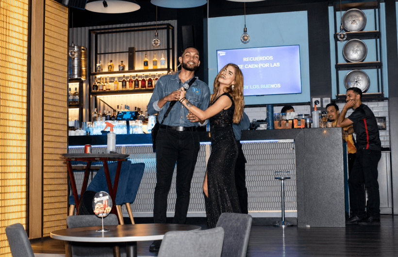 Desde $12: Buffet + Karaoke