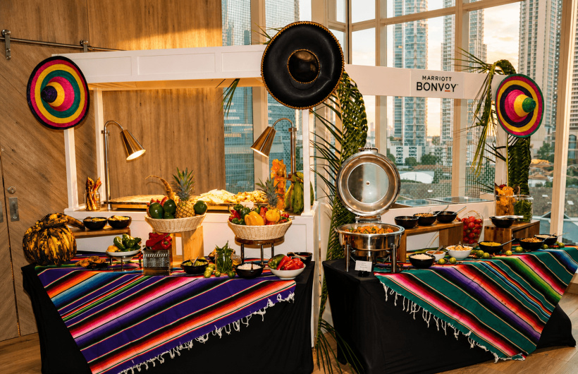 Paga $28: Cena Buffet Mexicana