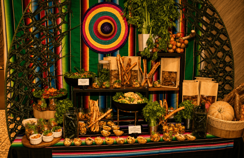 Paga $28: Cena Buffet Mexicana