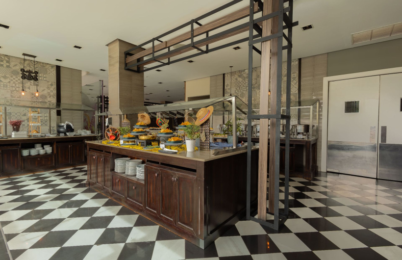 Paga $19: Almuerzo Buffet Internacional