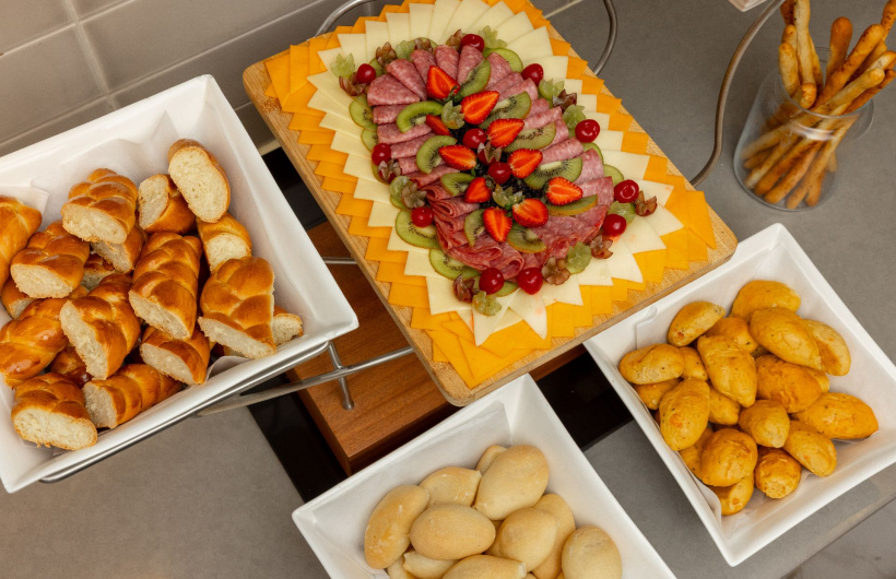 Paga $19: Buffet Internacional