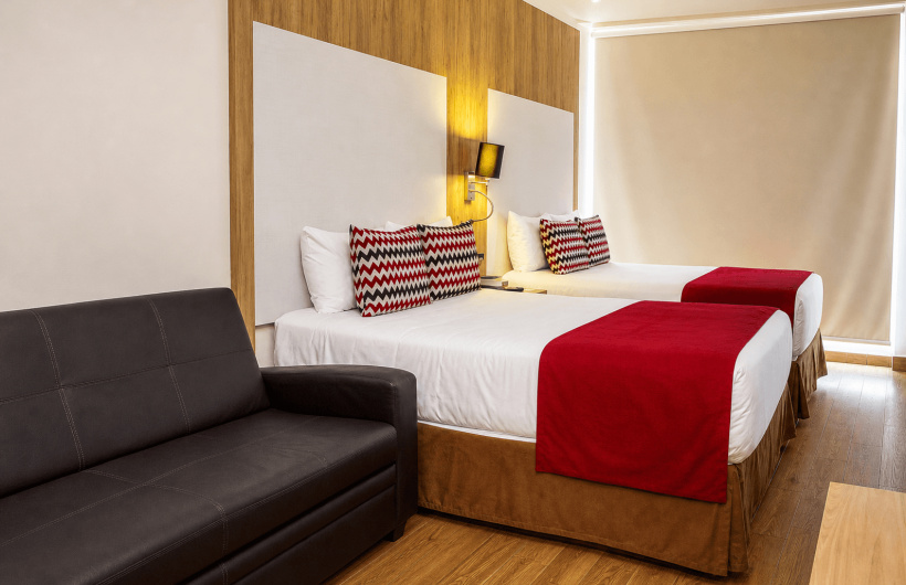 Paga $75: Estadía en Hotel Ramada