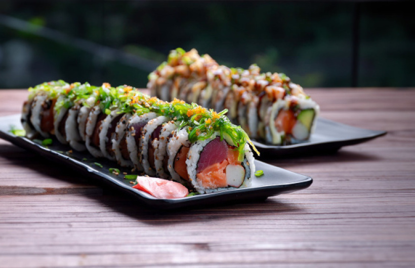 Paga $20: Rollos de Sushi