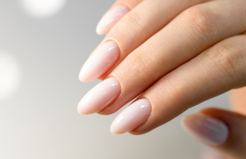 Paga $22: Manicura con Rubber Gel